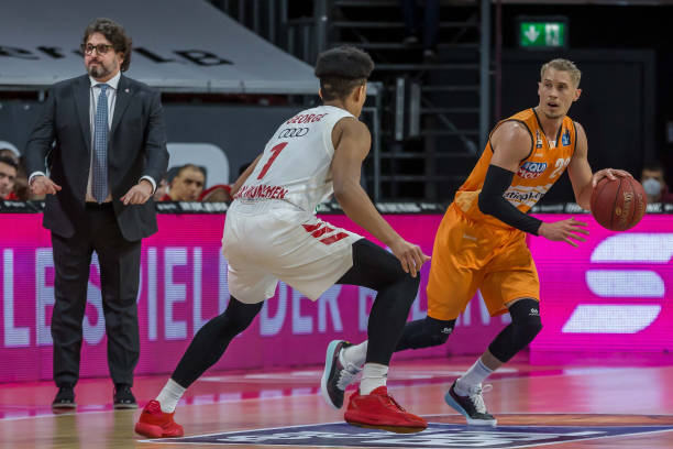 字母哥的多 字母哥的多